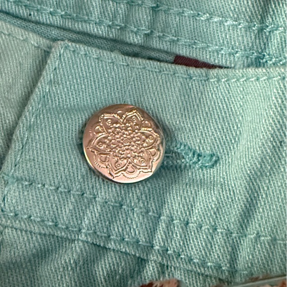 Gloria Vanderbilt aqua capri with aztec belt - Picture 4 of 12